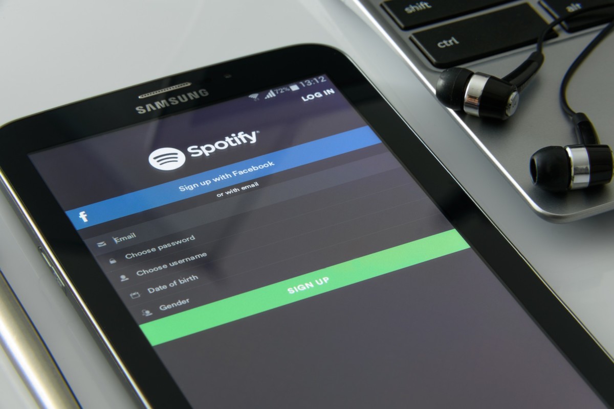 Spotify App Randomly Stops Playing